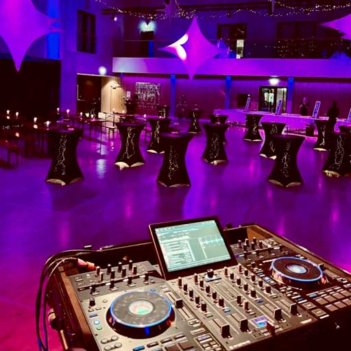 Tilbud på DJ til fest med lyd og lys